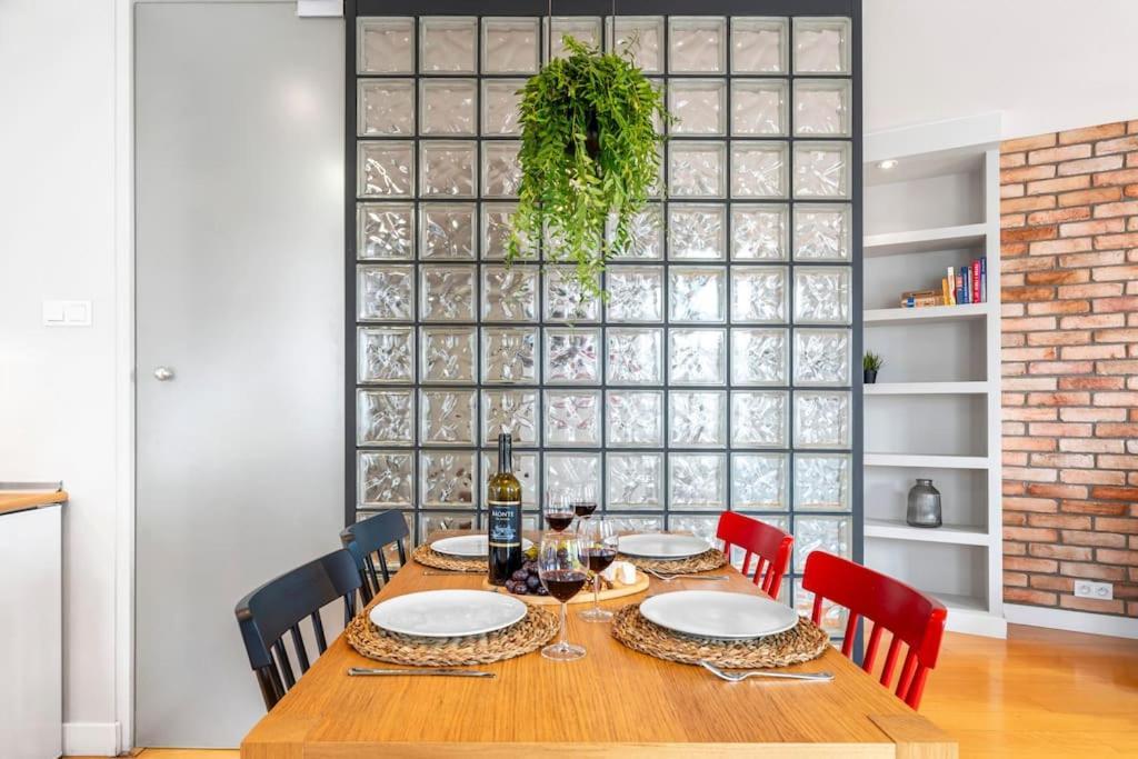 Apartment Oomph Mint Harmony & Vibrant Accents *