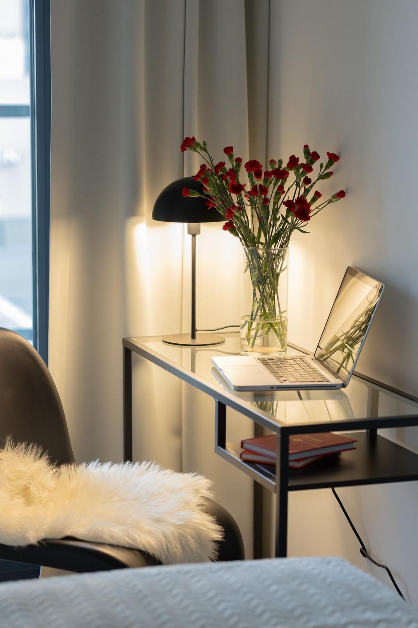 Luxurious And Modern In Center With Parking By Renters Prestige *