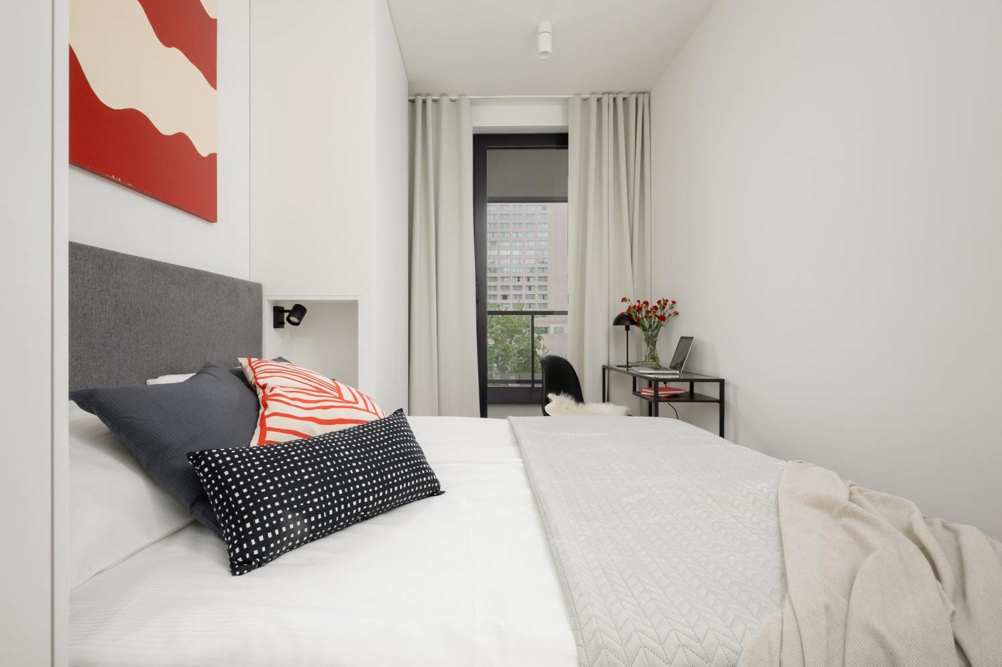 Luxurious And Modern In Center With Parking By Renters Prestige