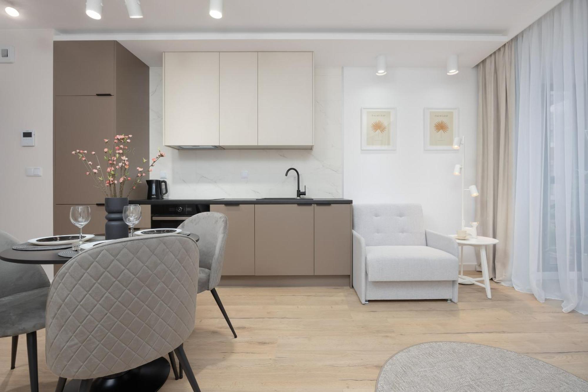 Wyjatkowe Studia W Warszawie By Renters Apartment