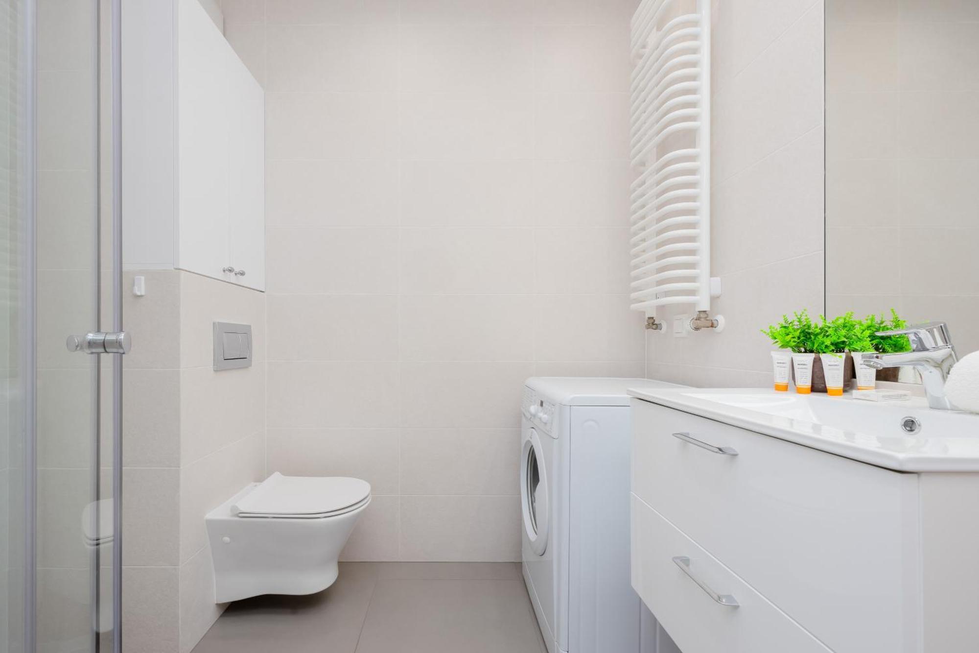 Piekne Z Balkonem Dla 2 Osob W Warszawie By Renters Apartment Warsaw