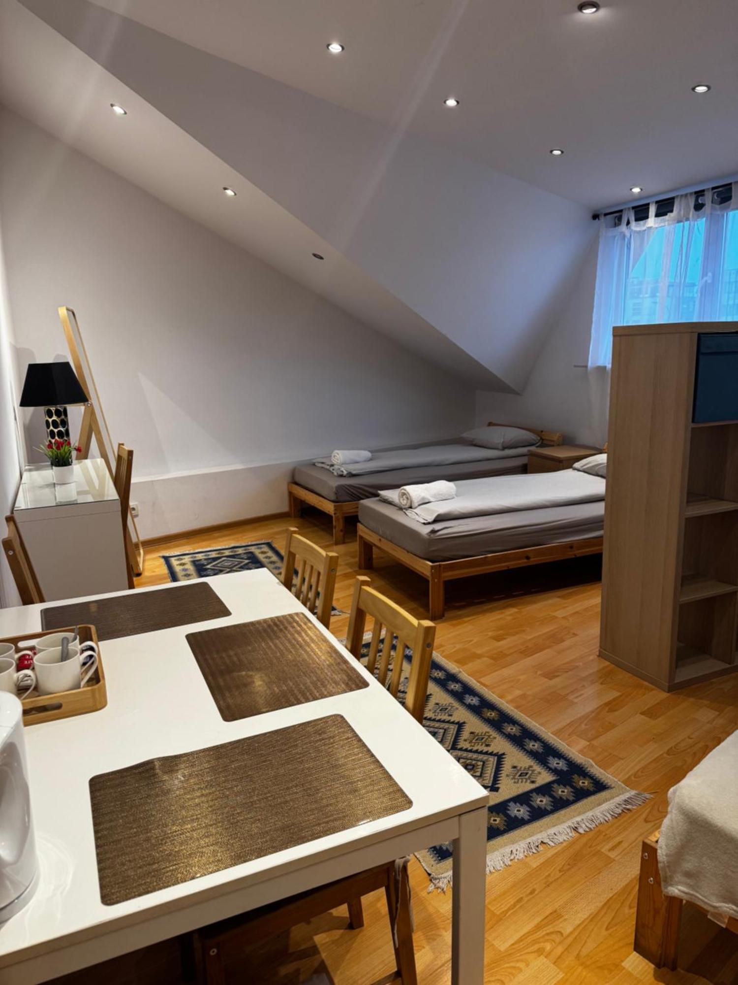 Esa Hostel *