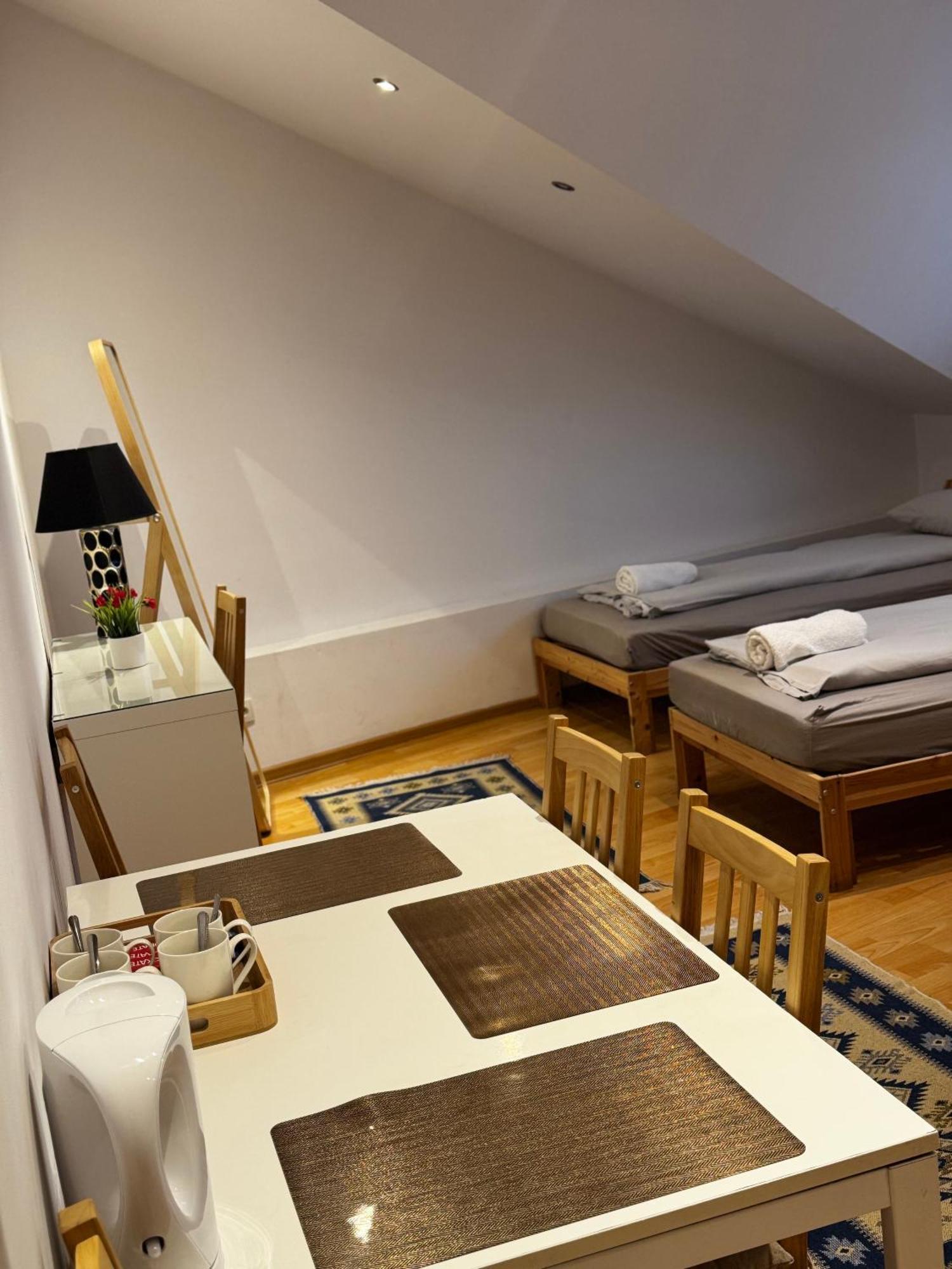 Hostel Esa *