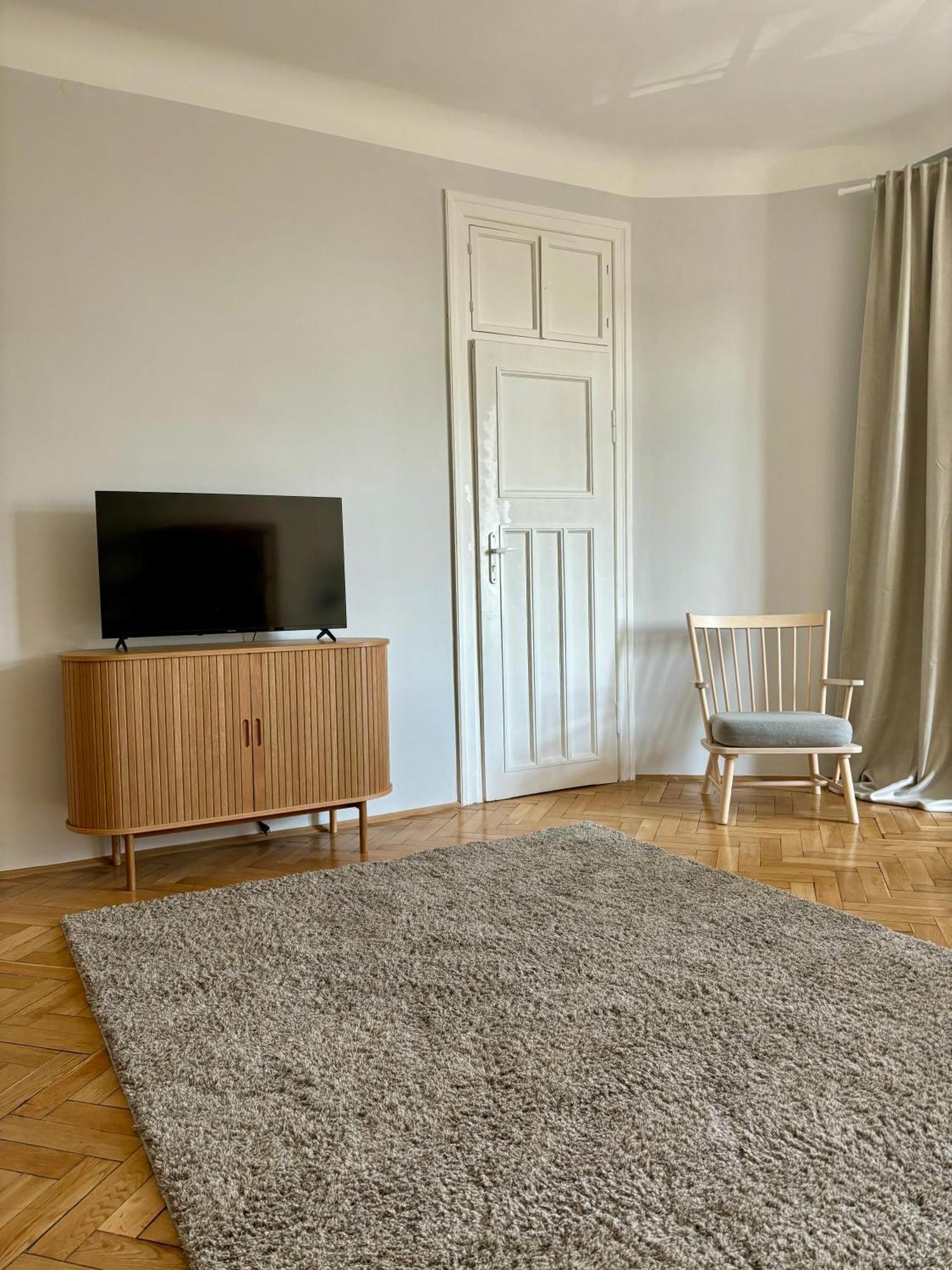 Apartment Chocimska 35 - Skwer Tarasa Szewczenki - Stary Mokotow Warsaw