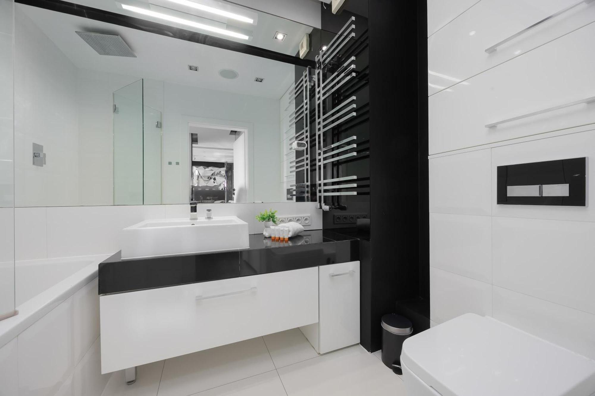 Pokorna Modern With Balcony & Parking By Renters Apartament Warszawa