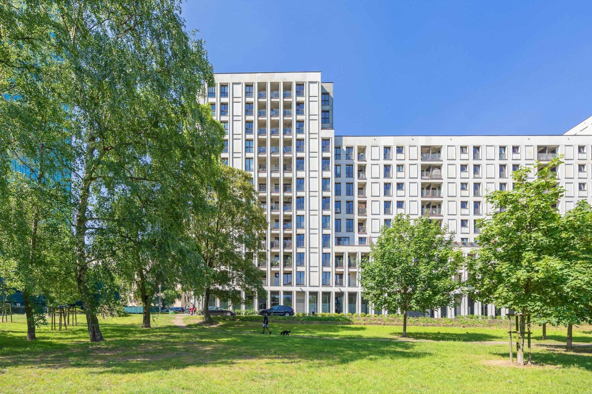 Pokorna Modern With Balcony & Parking By Renters