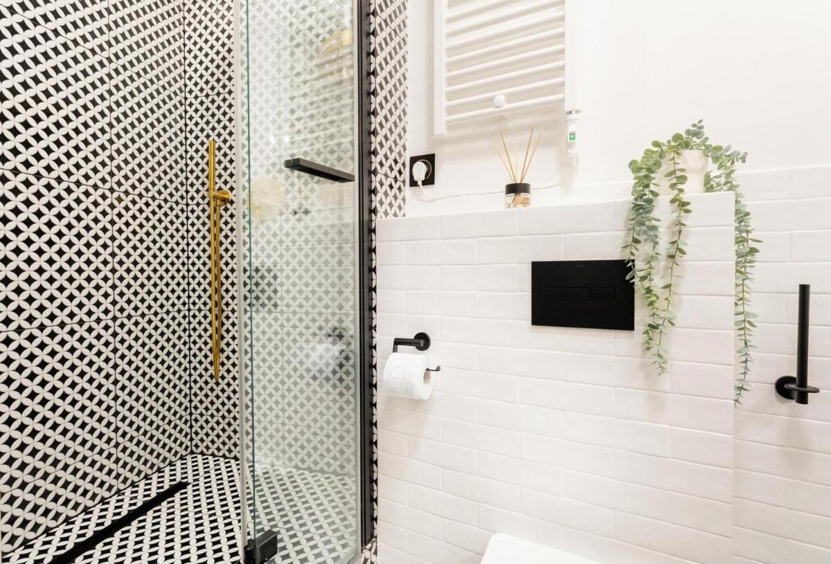 Bergamot Center Apartment *