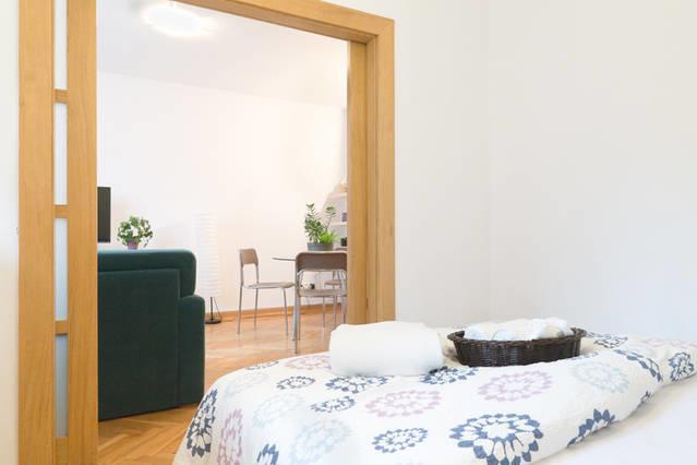 Old Town Apartment *