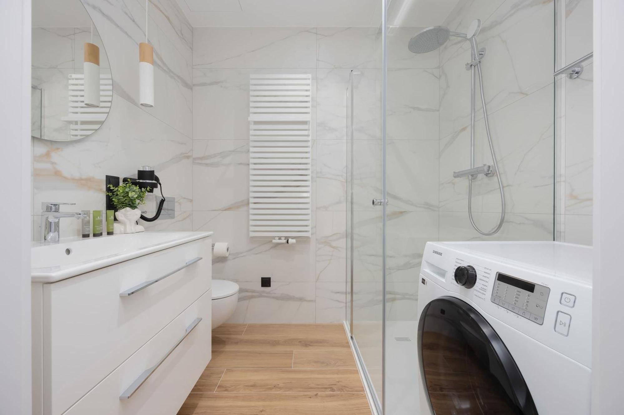 Apartament Deluxe Towarowa Towers With Parking & Ac By Renters Prestige