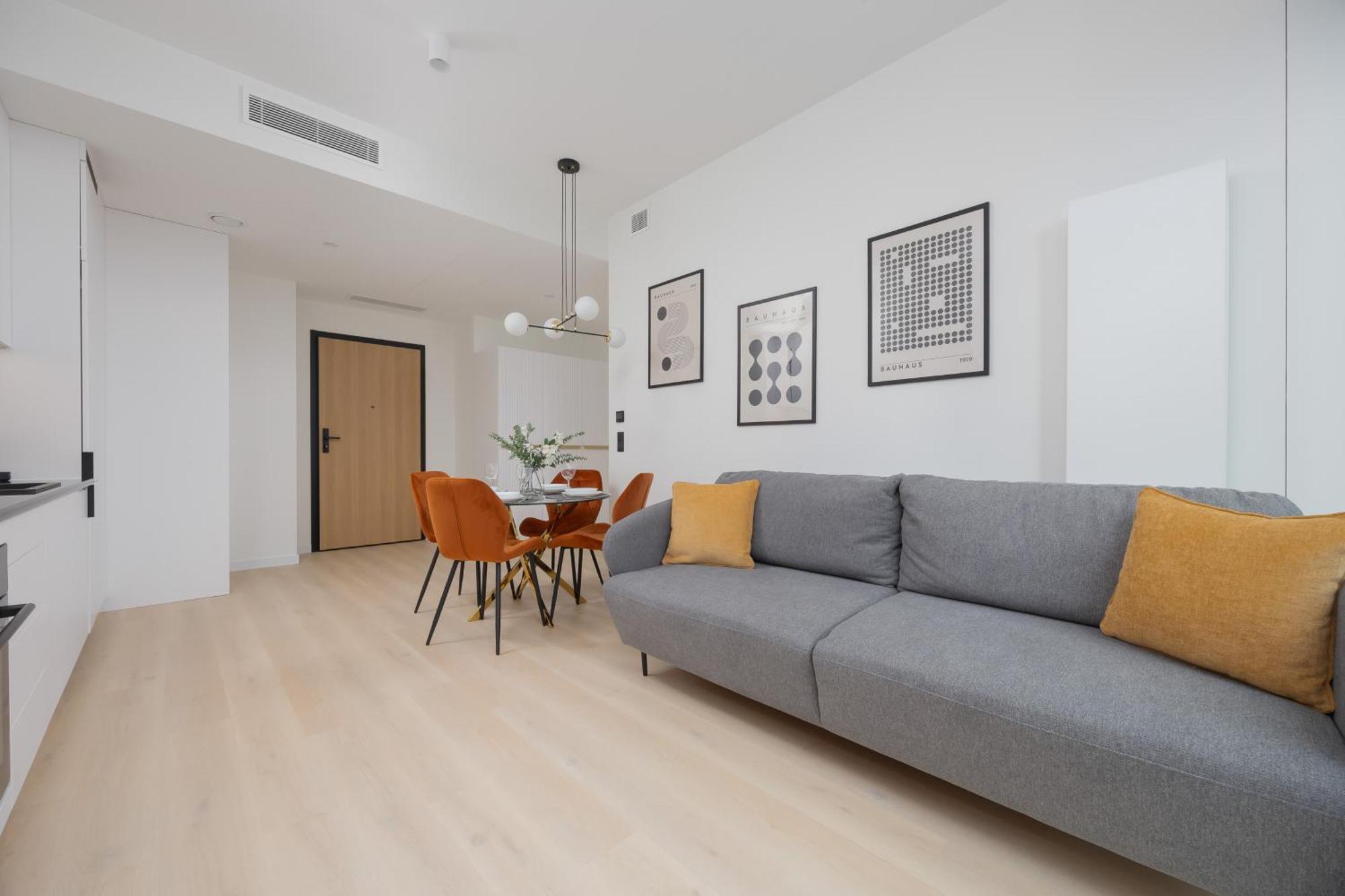 Deluxe Towarowa Towers With Parking & Ac By Renters Prestige