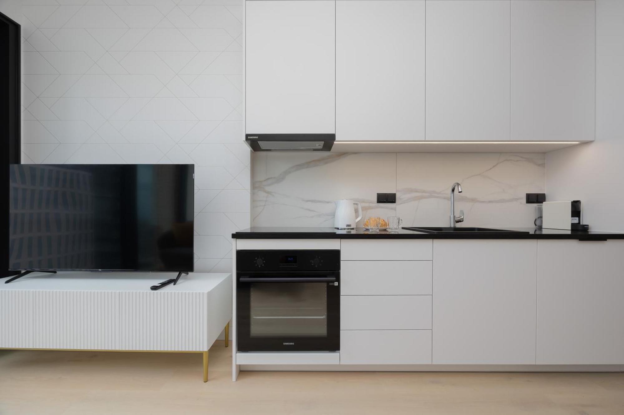 Deluxe Towarowa Towers With Parking & Ac By Renters Prestige *