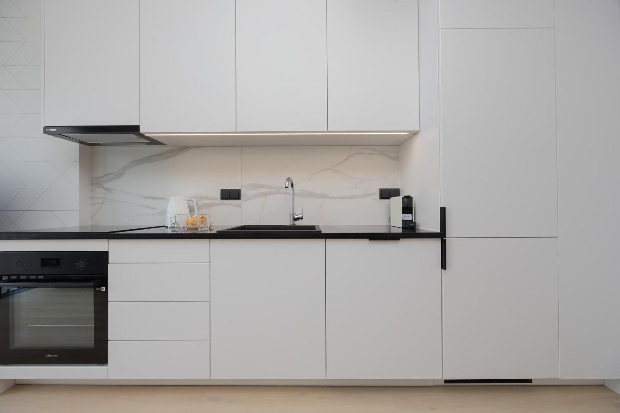 Apartament Deluxe Towarowa Towers With Parking & Ac By Renters Prestige