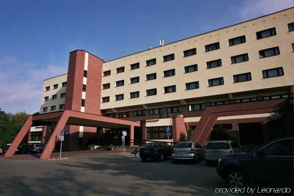 Sangate Airport Hotel