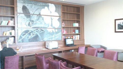 Hampton By Hilton Airport Hotel