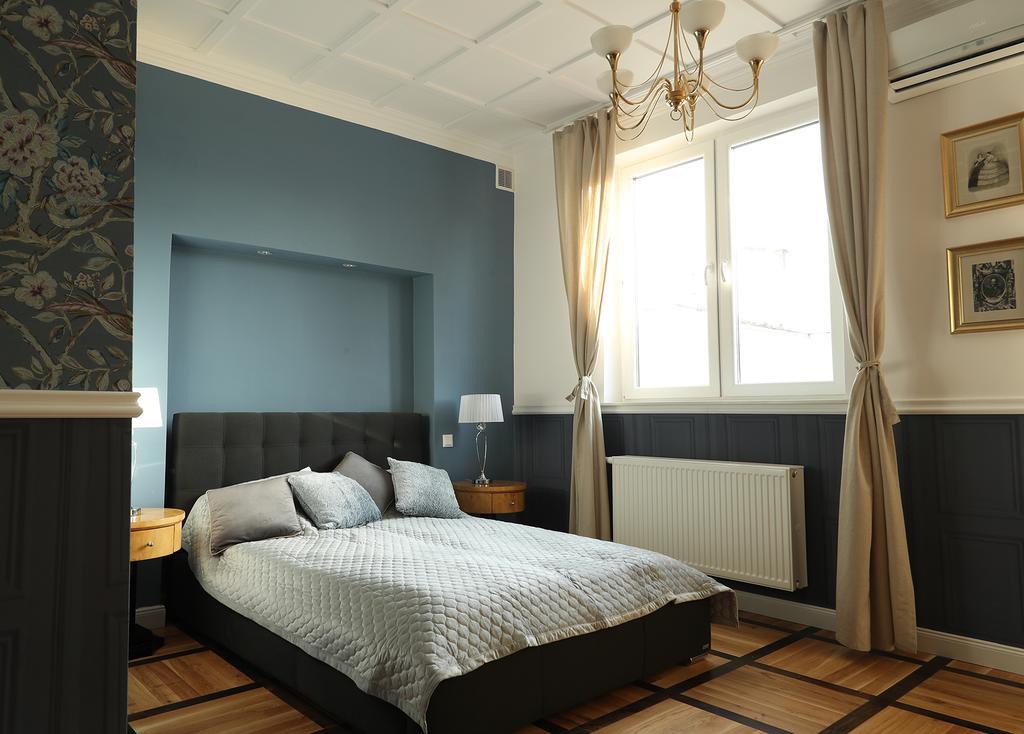 Maison De Luxe *