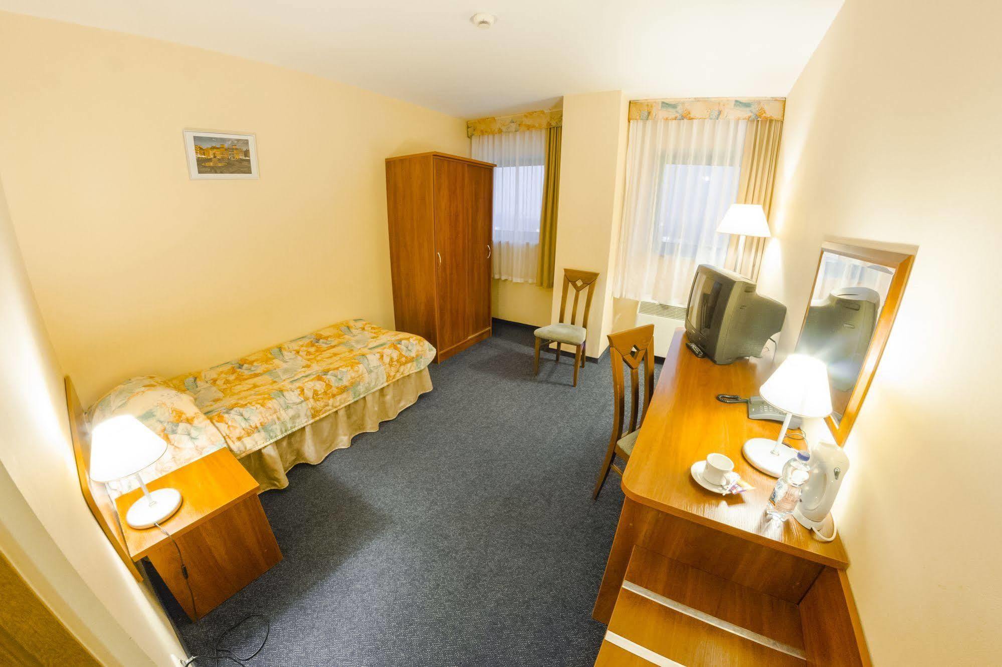 Sangate Airport Hotel Varsóvia