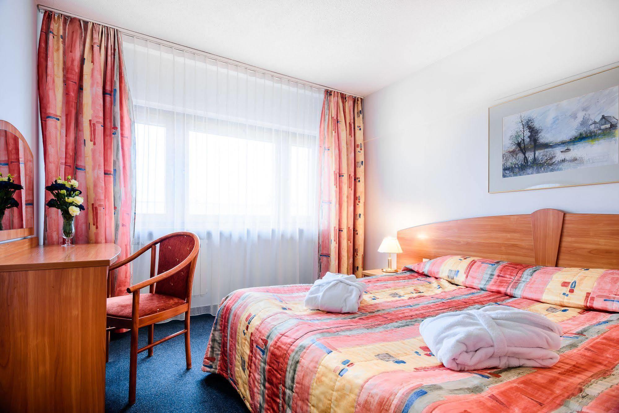 Hotel Sangate Airport