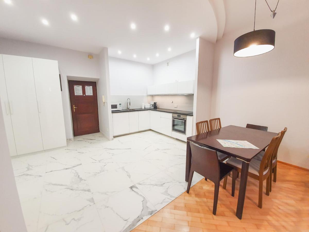 Old Town Apartment *