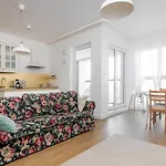 Rozlogi Sunny Apartment