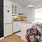 Rozlogi Sunny Apartment