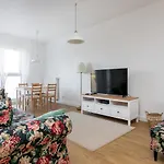 Rozlogi Sunny Apartment