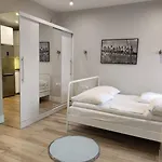 Sweet Apartment Vis-A-Vis Medicover And Paley Institute