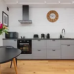 Apartment Białobrzeska Warsaw Ochota by Renters