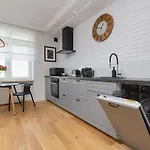 Apartment Białobrzeska Warsaw Ochota by Renters