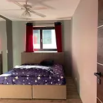 A Large Luxurious Private Room, In A Shared Apartment-Close To The City Centre