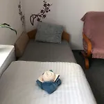 Comfortable 3 Bedroom Rental Unit With A Cozy Balcony In Center