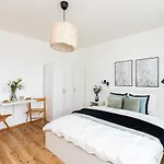 Apartments Airport Hynka By Arrenda
