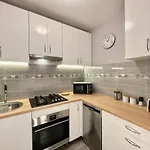 Apartament Przy Atrium, Stacja Metra Rondo Onz