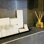 Nova Ochota Prestige Apartment With Private Parking
