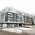 Metro Mlynow Vibrant Apartment