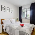 Family Apartment With A Terrace On Aleje Jerozolimskie
