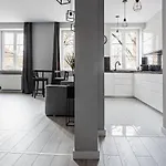Quiet Apartment Koscielna Old Town