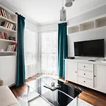 Metro Plocka Exclusive Apartment