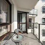 Metro Plocka Exclusive Apartment