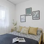 Bright Rental For Families With Kids & Pets In Warsaw