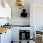 Maklakiewicza 17 - 700M Od Szpitala Mswia - 4Km Do Lotniska Chopina - Maly Balkon - Piekny Widok Na Centrum Warszawy