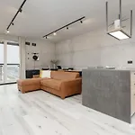 Industrial Pet-Friendly Apartment With Movie Projector By Noclegi Renters