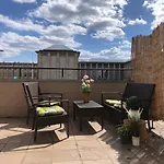 City Center- Large Apartment With National Musee View