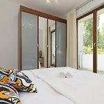 Comfy & Classy Apartment Near Cos Torwar By Noclegi Renters