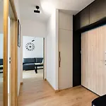 Wola Skwer Sunny Apartment