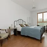 Spacious & Homely Apartment With Parking In Wilanow By Renters