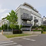 Spacious & Homely Apartment With Parking In Wilanow By Renters