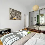 Plac Zbawiciela Spacious Apartments - Top Location, Metro 200M, 53M2 - By Rentujemy