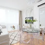 Glam & Modern By Cooee Apartments