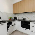 Stylish Apartment With Parking By Renters Prestige