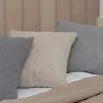 Stylish Apartment With Parking By Renters Prestige